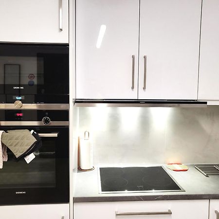 Fabilicious Suites - 2 Apartments- Romantic Jacuzzi & Spacious Family Comfort 雅典 外观 照片