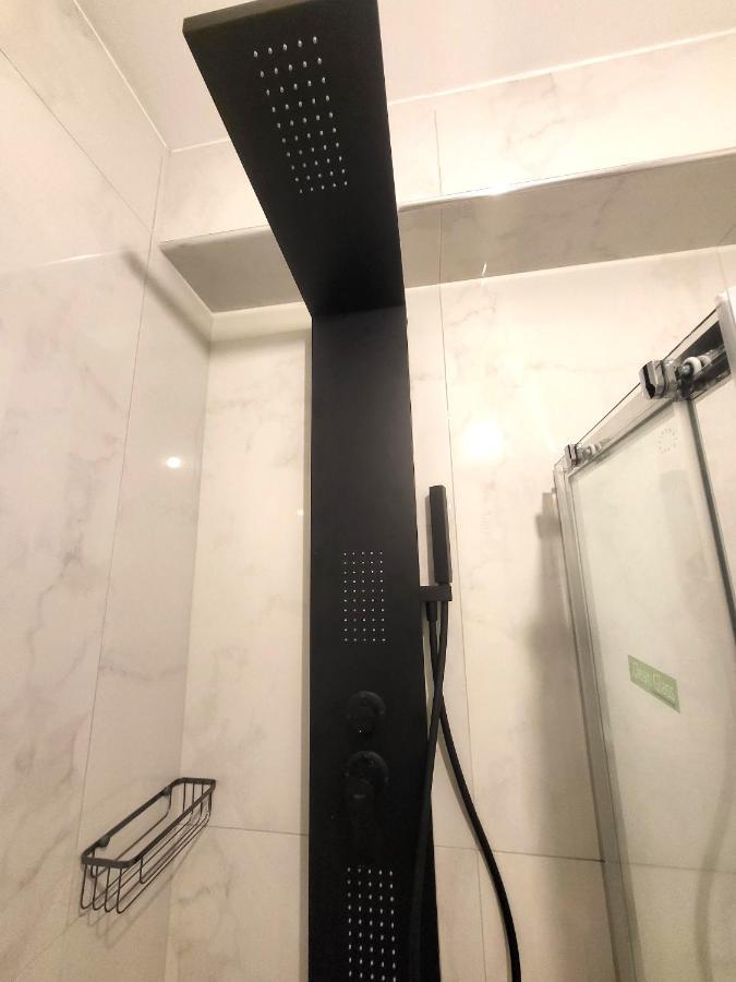 Fabilicious Suites - 2 Apartments- Romantic Jacuzzi & Spacious Family Comfort 雅典 外观 照片