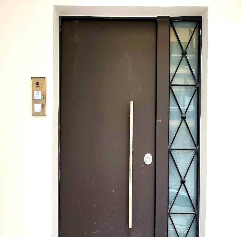 Fabilicious Suites - 2 Apartments- Romantic Jacuzzi & Spacious Family Comfort 雅典 外观 照片