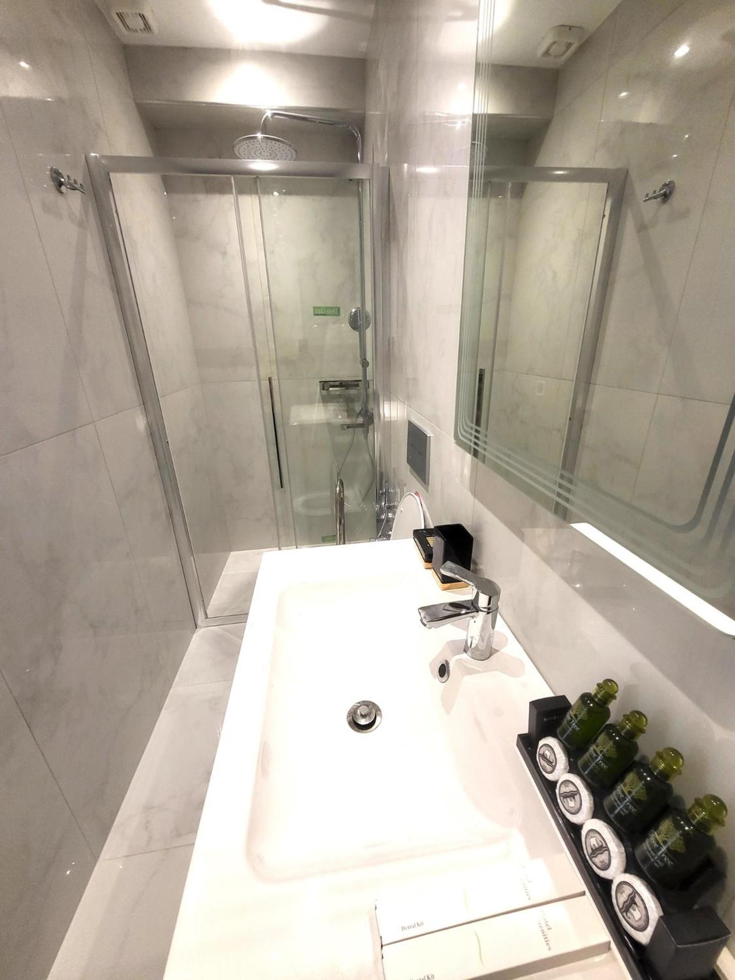 Fabilicious Suites - 2 Apartments- Romantic Jacuzzi & Spacious Family Comfort 雅典 外观 照片