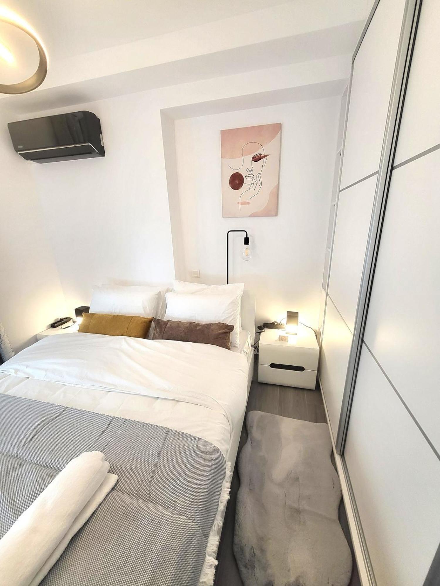 Fabilicious Suites - 2 Apartments- Romantic Jacuzzi & Spacious Family Comfort 雅典 外观 照片