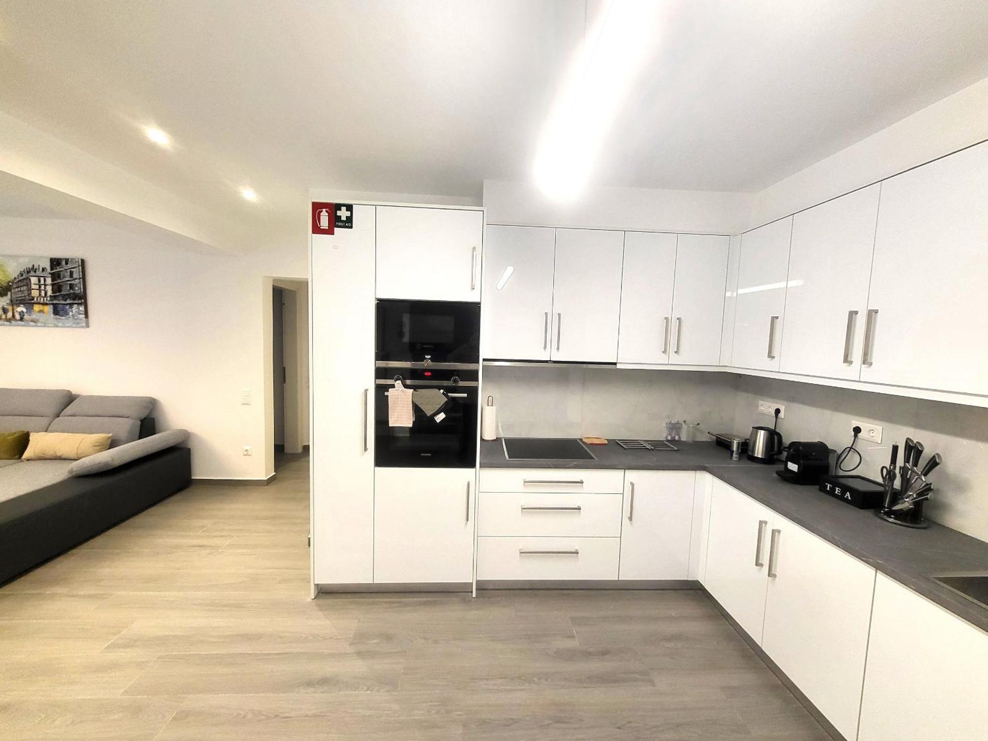Fabilicious Suites - 2 Apartments- Romantic Jacuzzi & Spacious Family Comfort 雅典 外观 照片