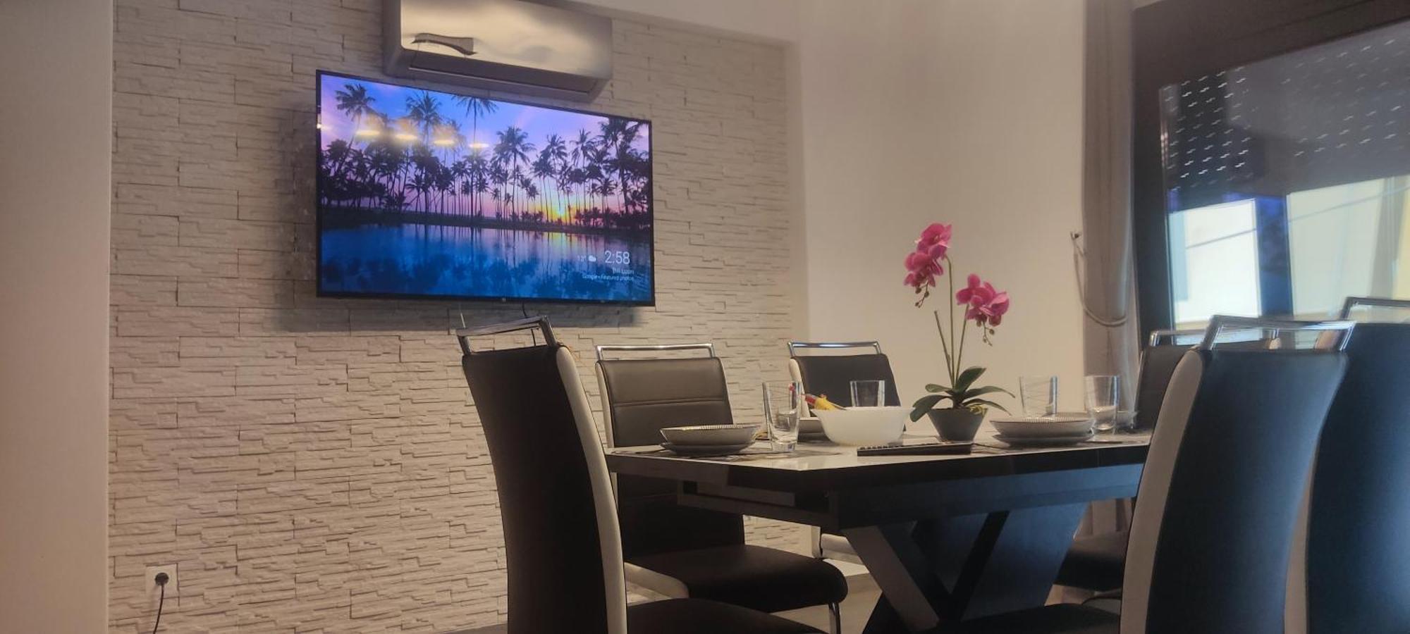 Fabilicious Suites - 2 Apartments- Romantic Jacuzzi & Spacious Family Comfort 雅典 外观 照片