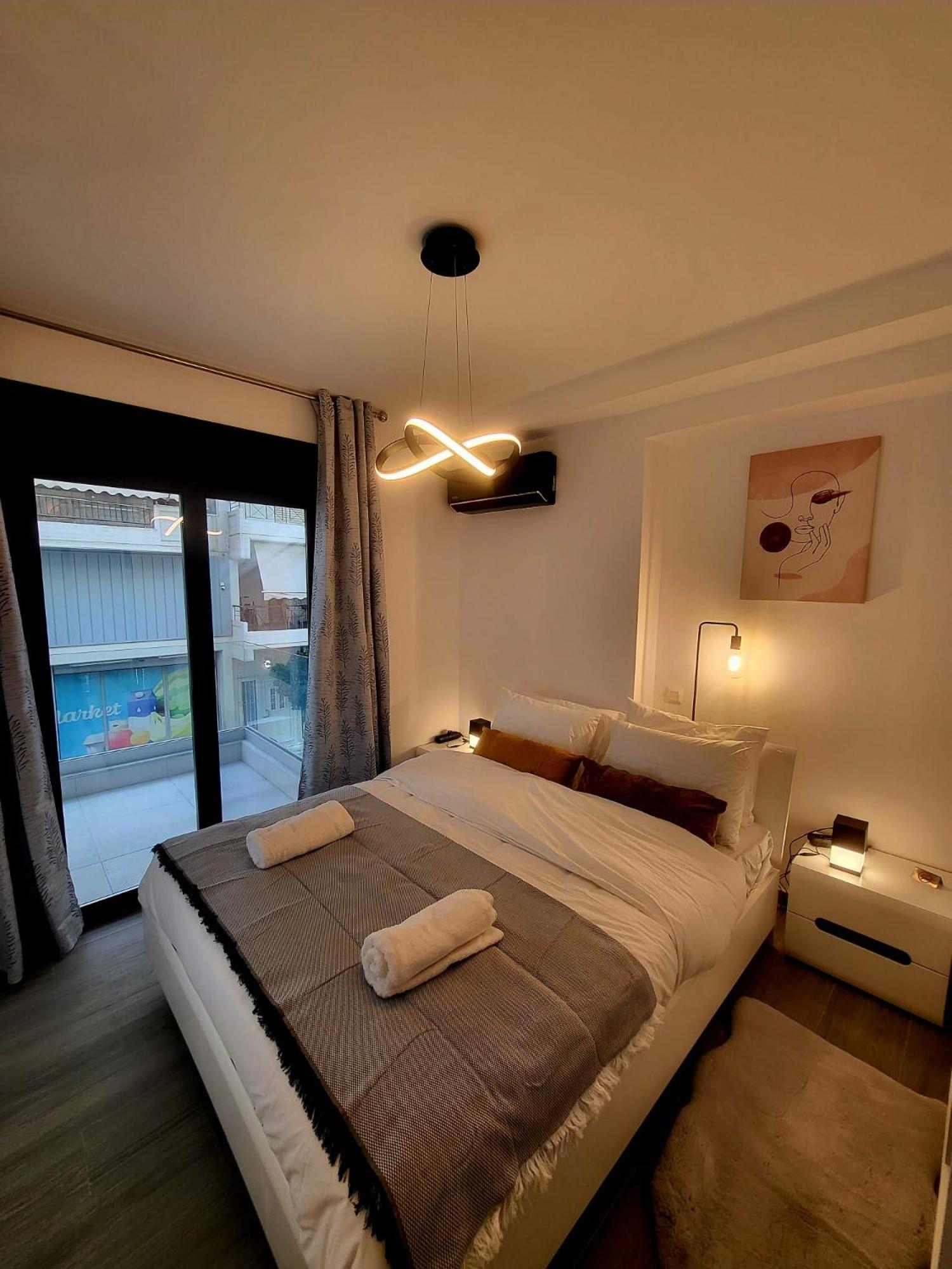 Fabilicious Suites - 2 Apartments- Romantic Jacuzzi & Spacious Family Comfort 雅典 外观 照片